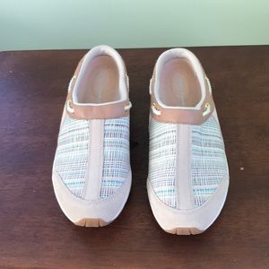 NWOT Easy Spirit Mule